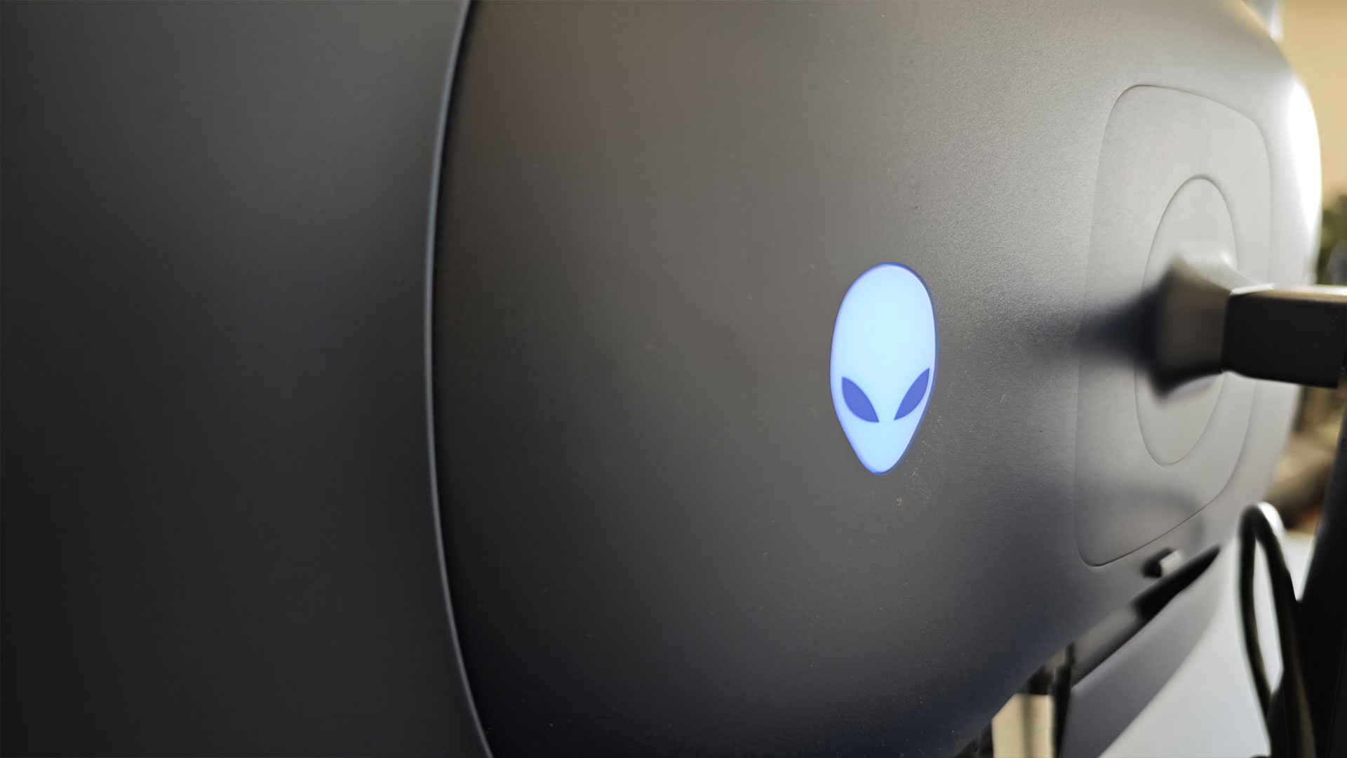 Alienware 27 AW2725Q QD-OLED Gaming Monitor Review