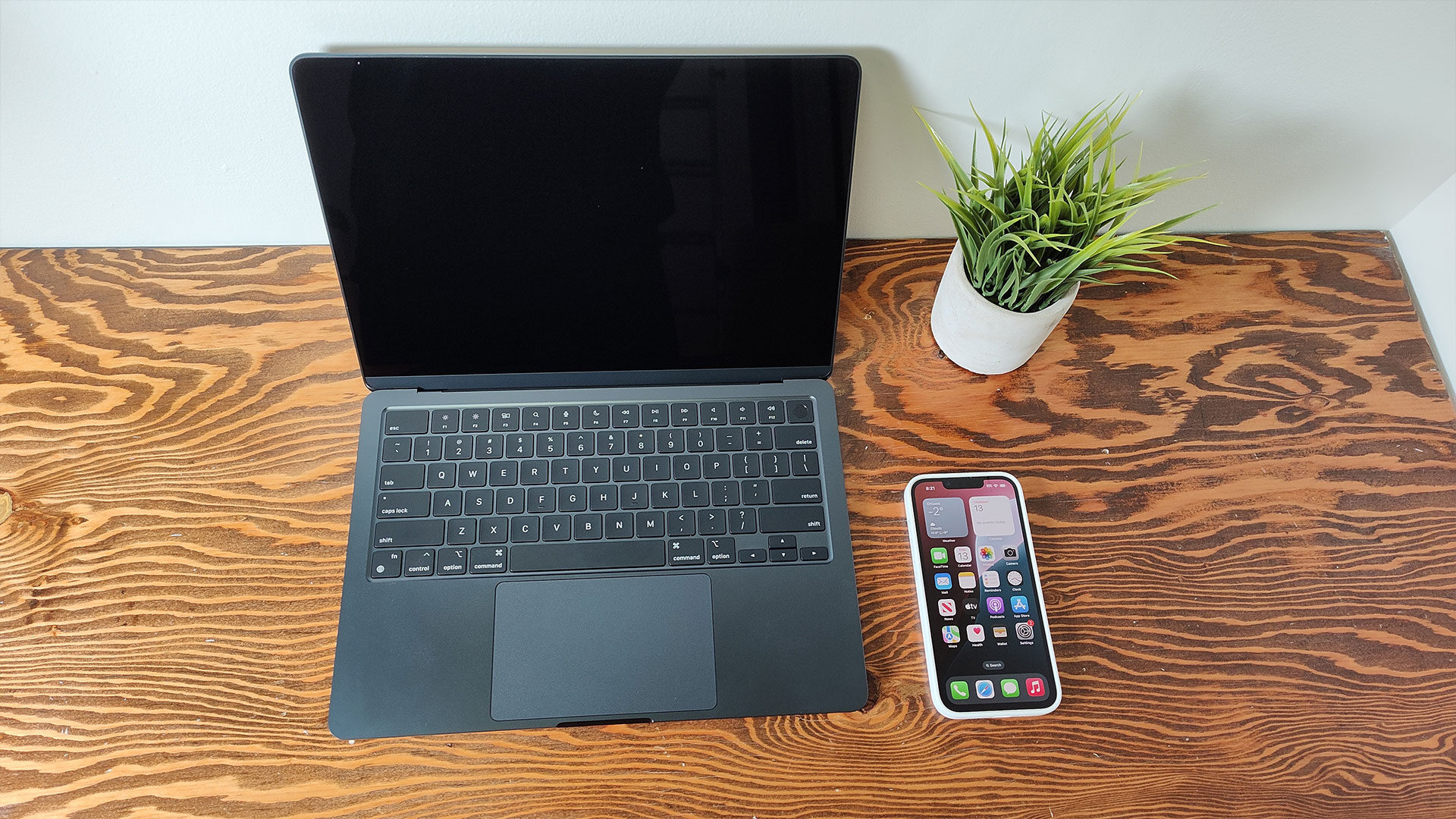 Apple iPhone 16e Smartphone Review