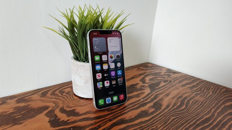 Apple iPhone 16e Smartphone Review