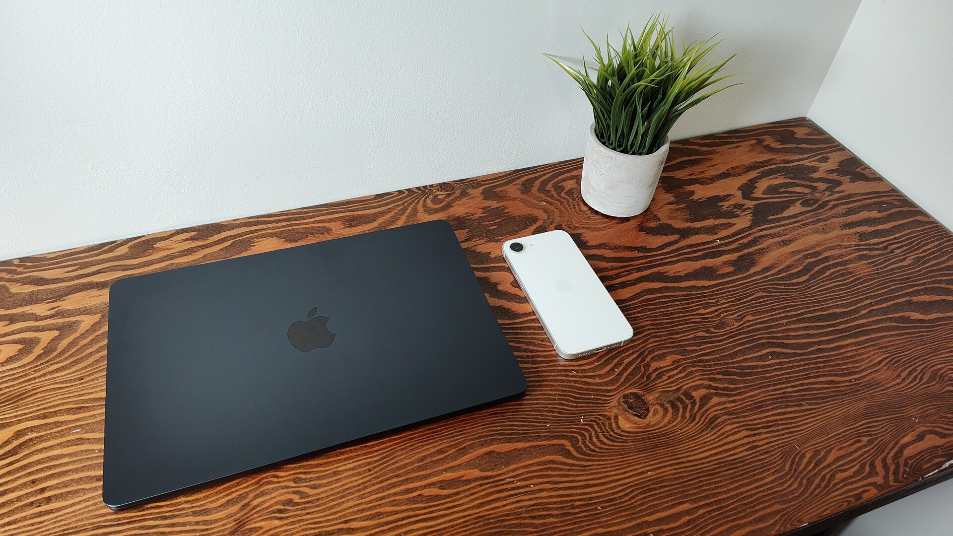 Apple iPhone 16e Smartphone Review
