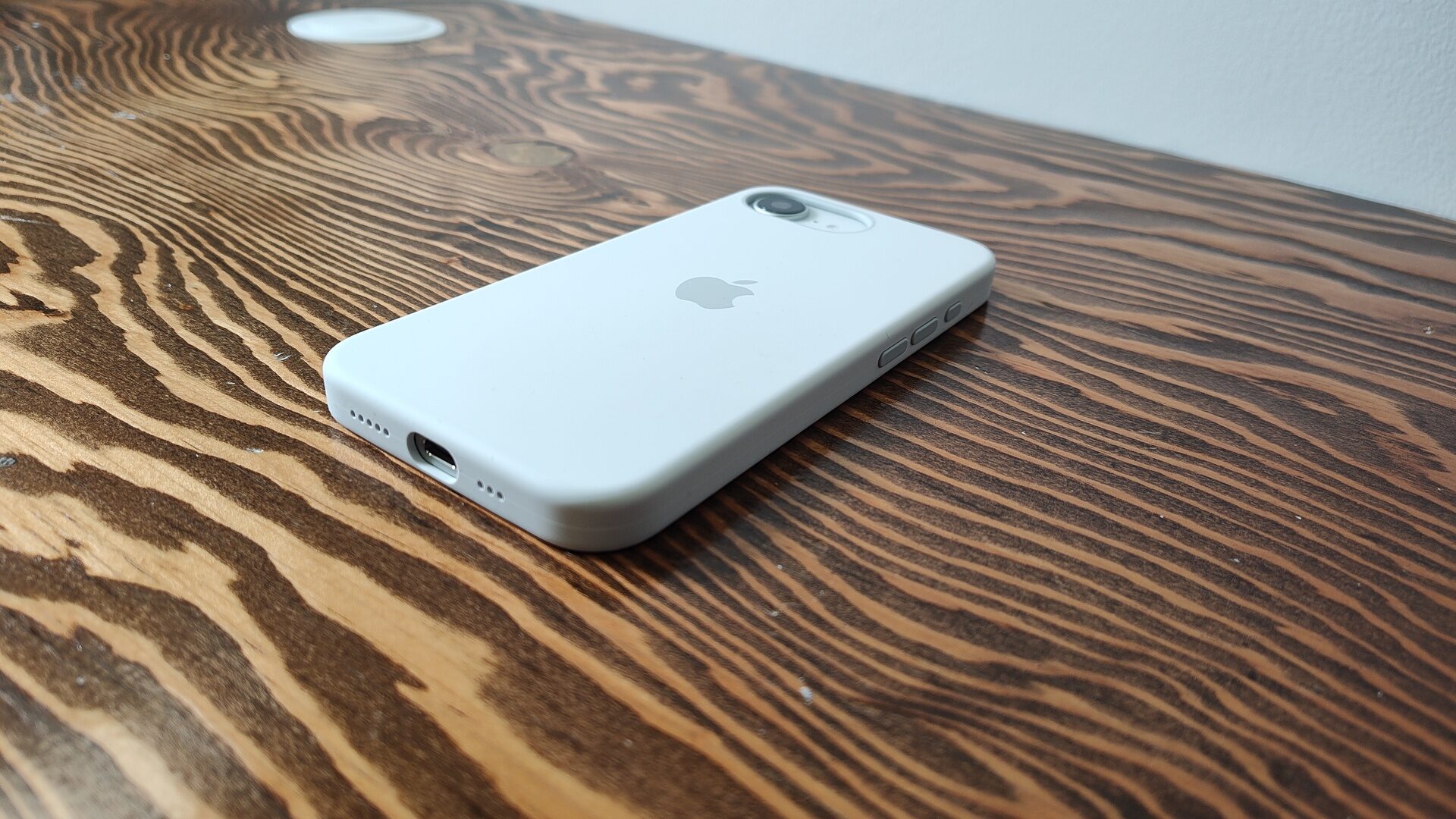 Apple iPhone 16e Smartphone Review