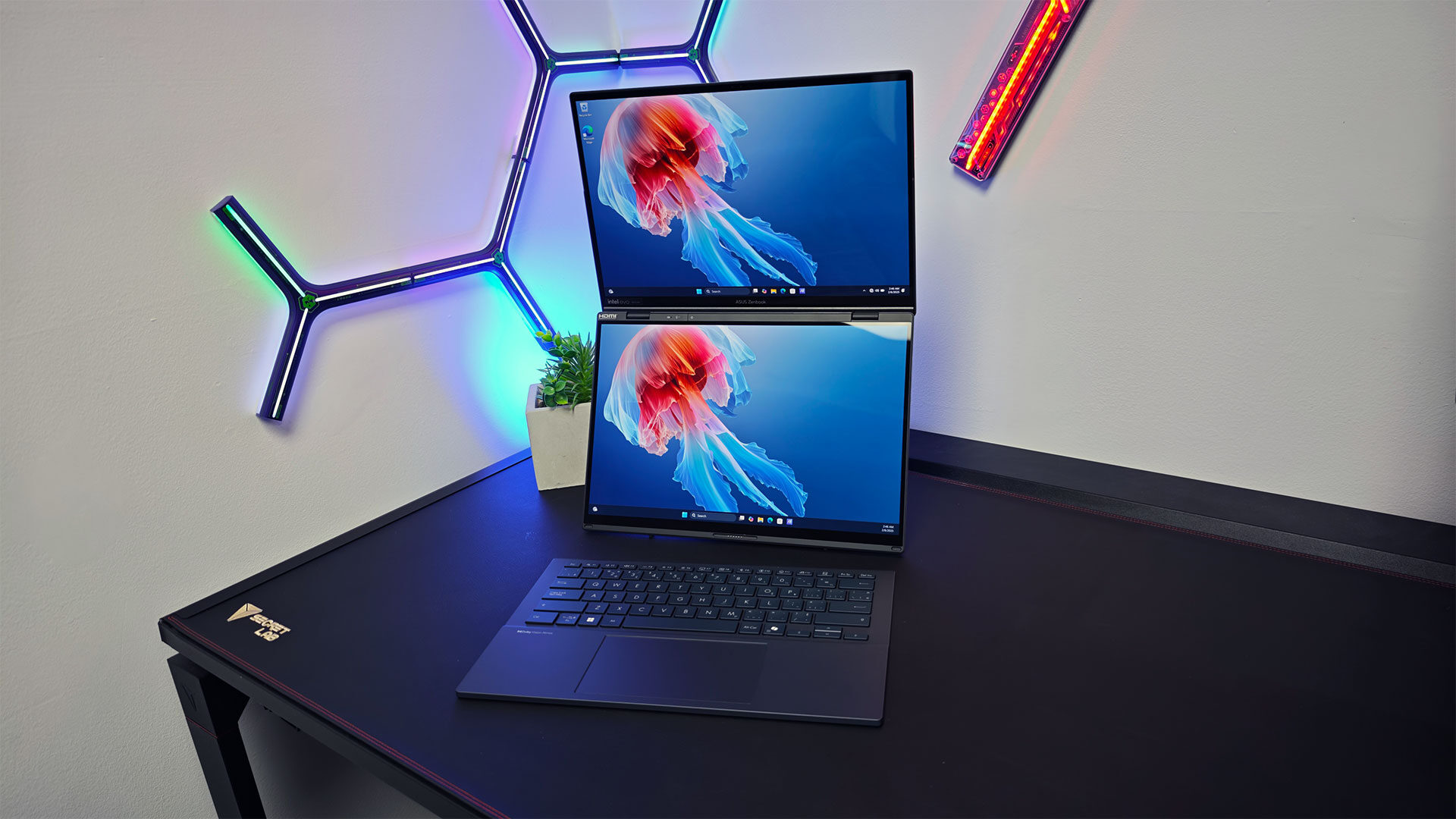ASUS Zenbook Duo (2025) Review ASUS Zenbook Duo (2025) Review