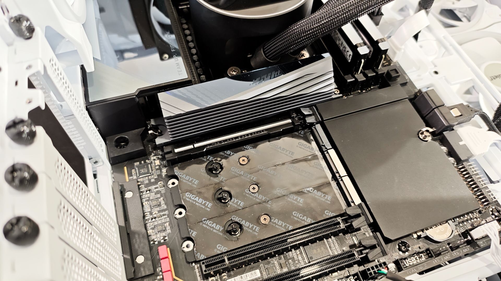 Gigabyte X870E AROUS Master Motherboard Review
