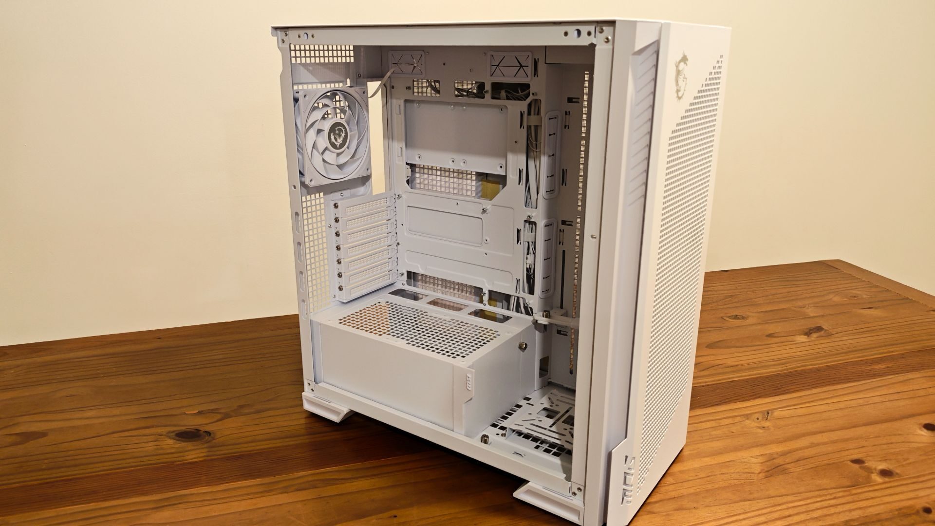 MSI MPG VELOX 300R AIRFLOW PZ: The Case PCBuilders Can Count On