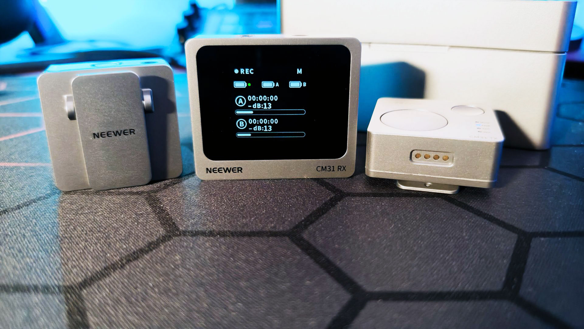 Neewer Cm31 Wireless Microphone System Review Neewer Cm31 Wireless Microphone System Review