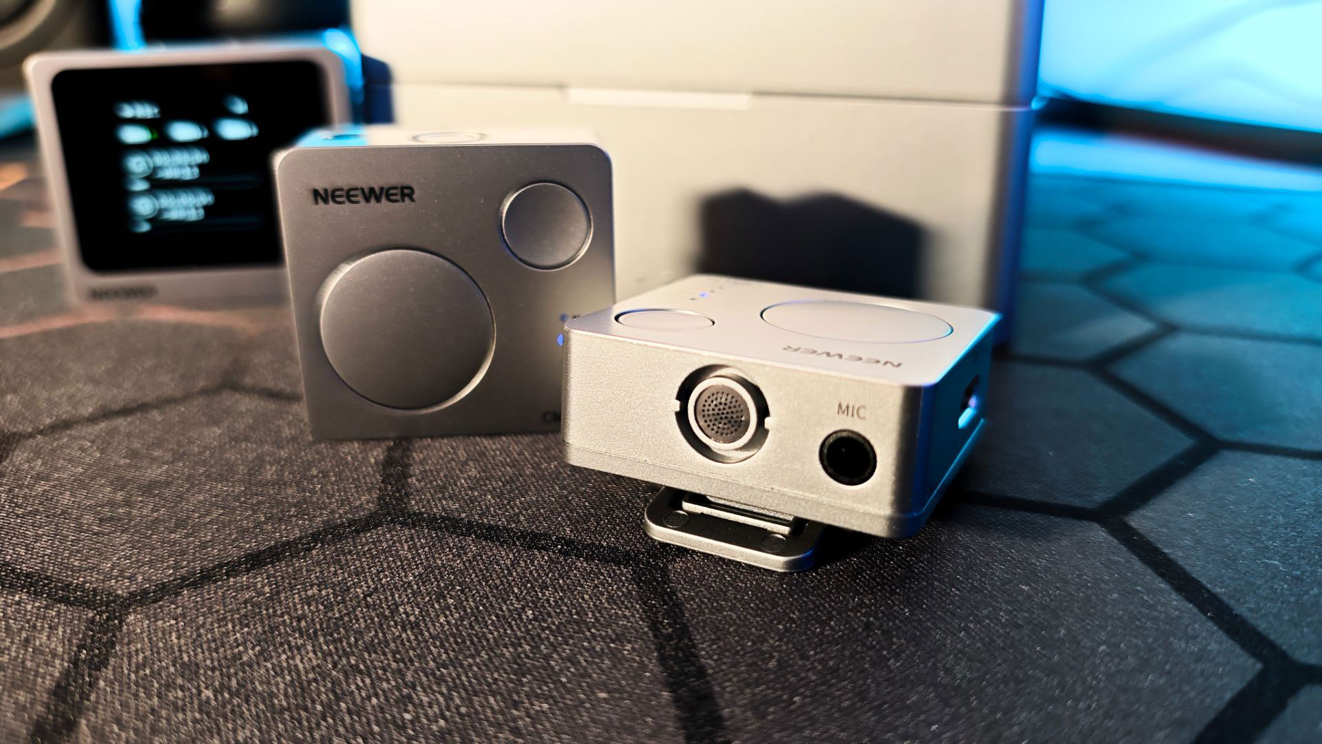 Neewer Cm31 Wireless Microphone System Review Neewer Cm31 Wireless Microphone System Review