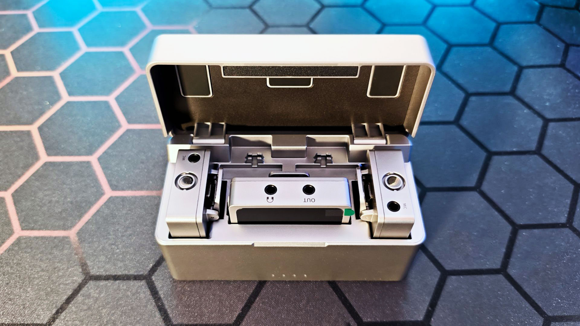 Neewer Cm31 Wireless Microphone System Review Neewer Cm31 Wireless Microphone System Review