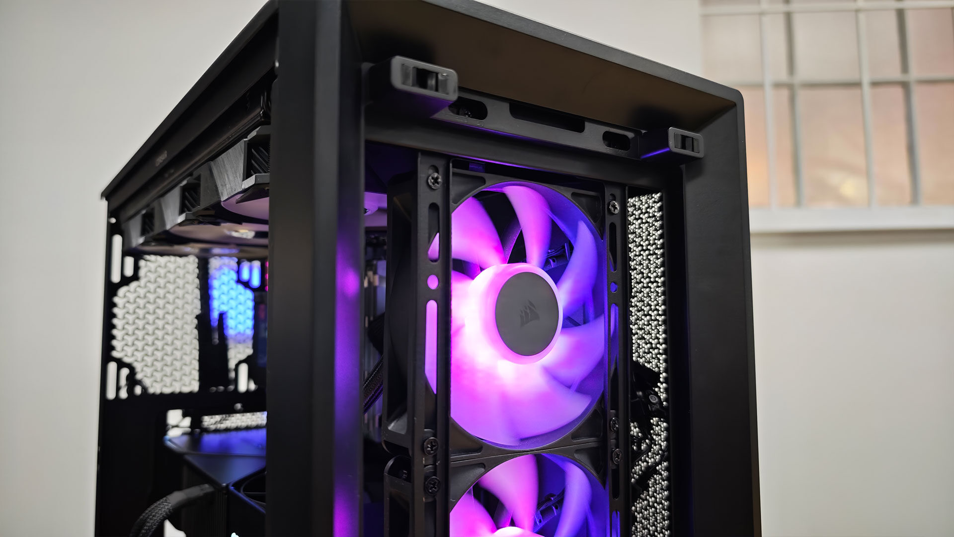 Corsair FRAME 4000D PC Case Review