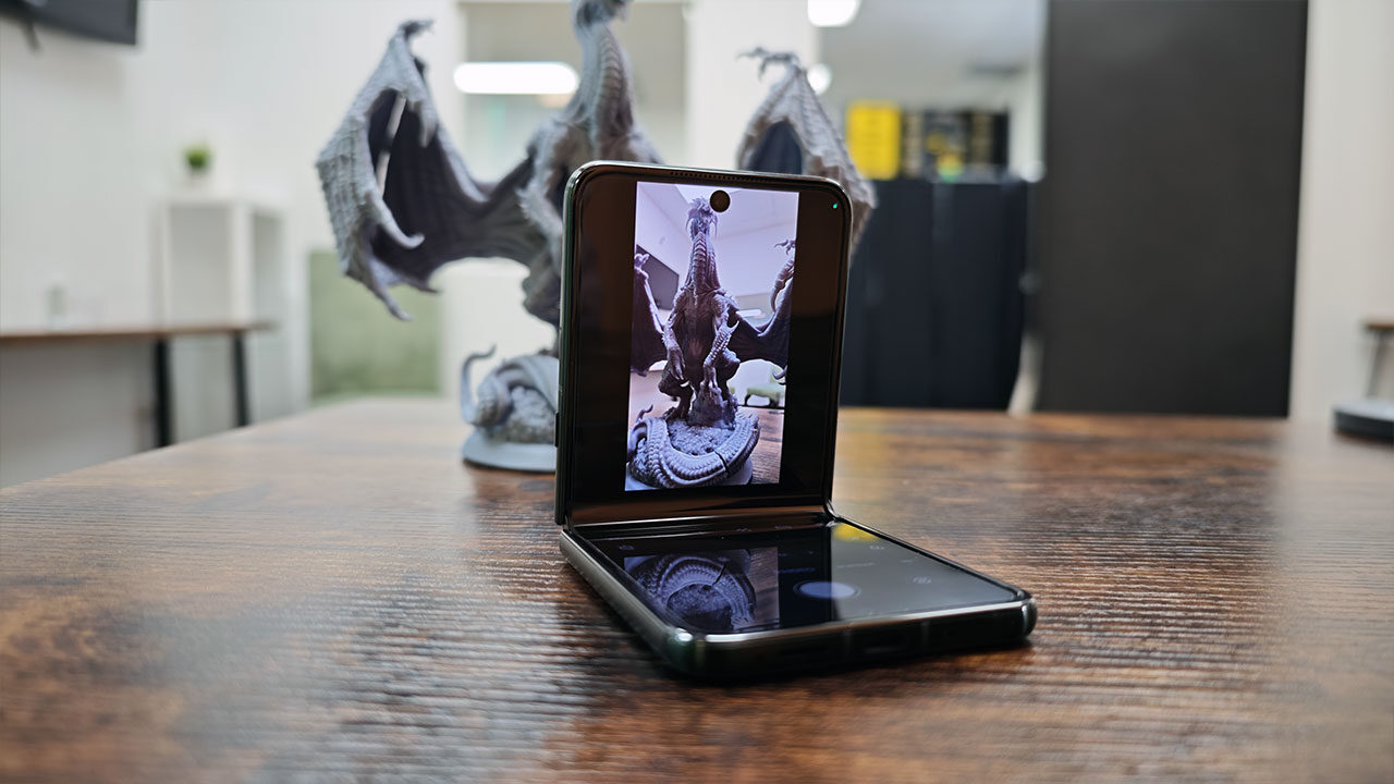 Motorola Razr Ultra 2025 Smartphone Review