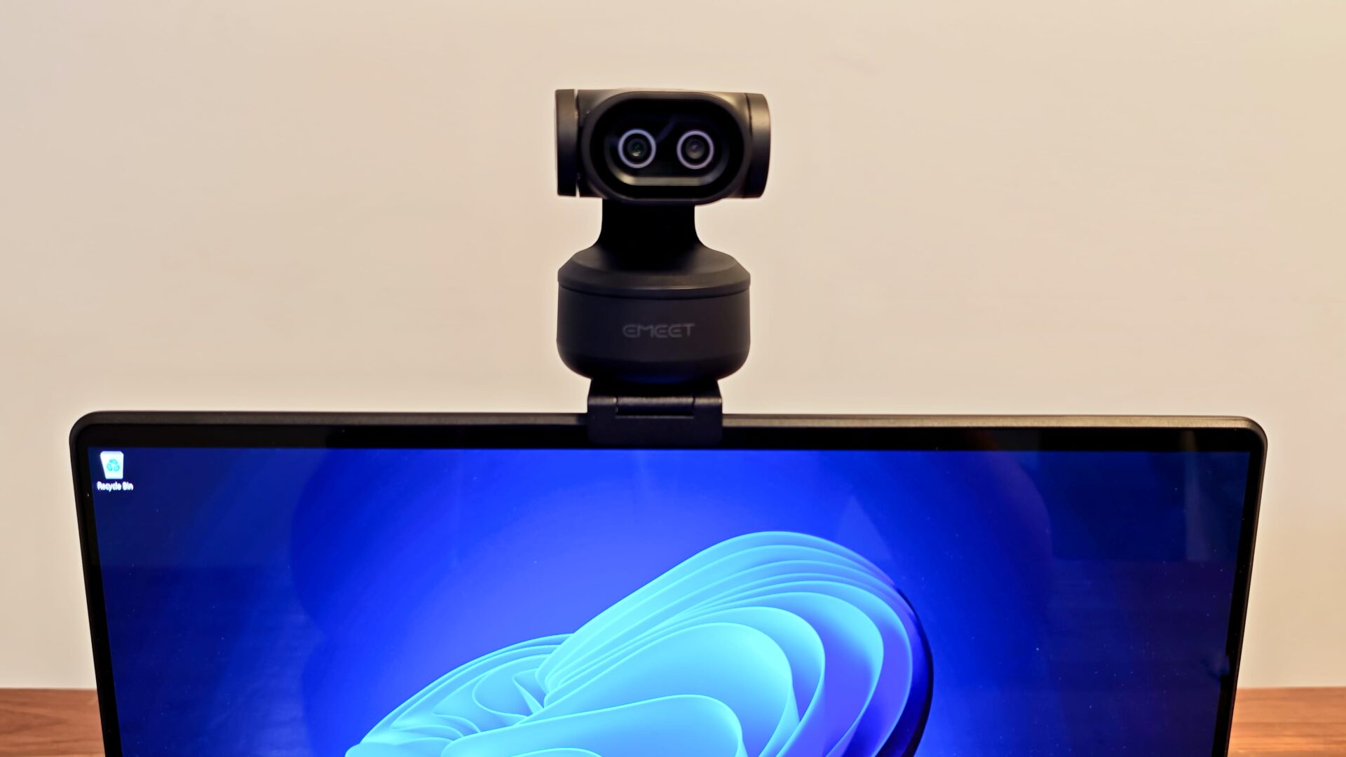 EMEET PIXY Webcam Review