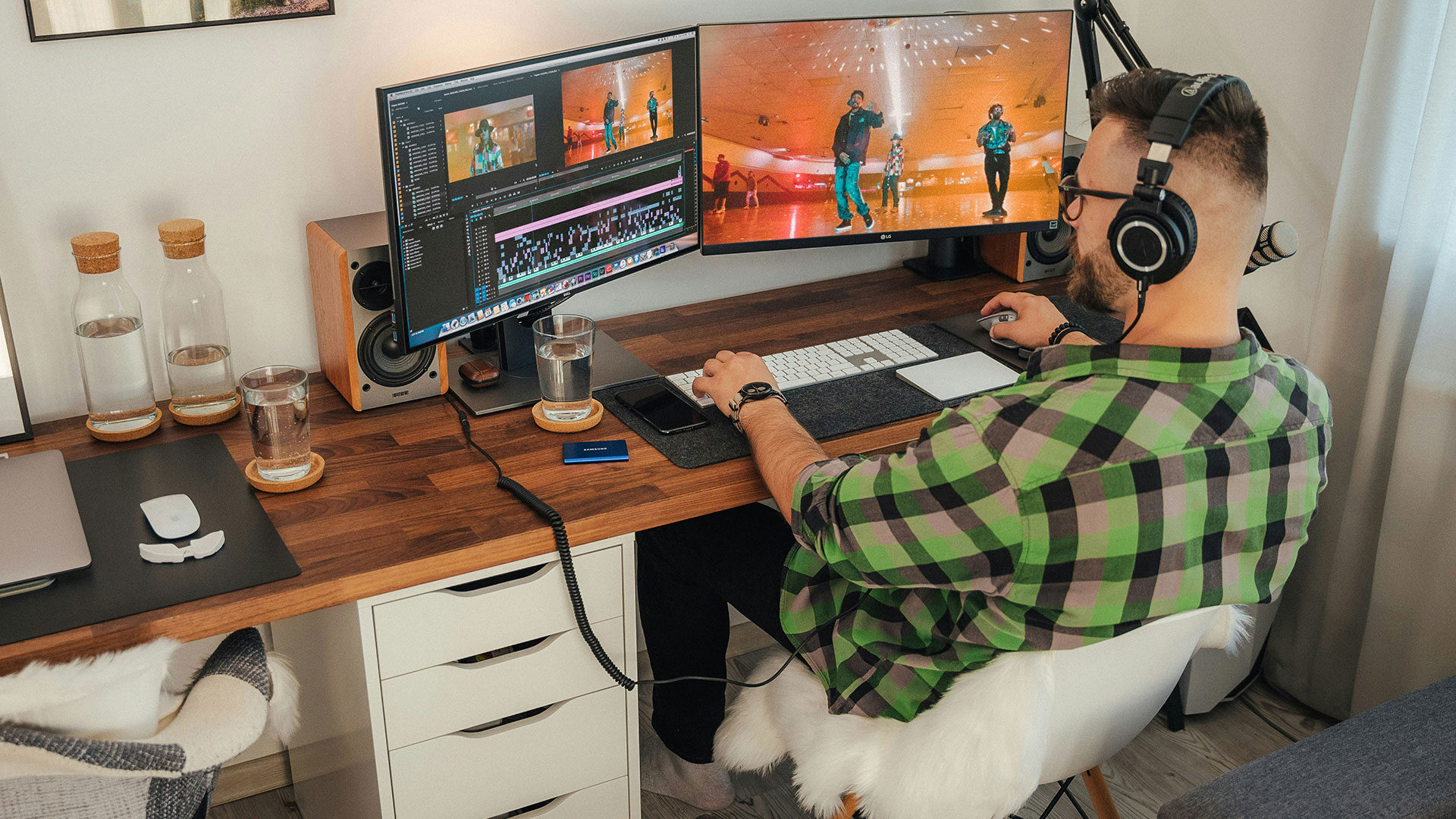 Portability vs. Power: Which Device is Best for Live Streaming?
