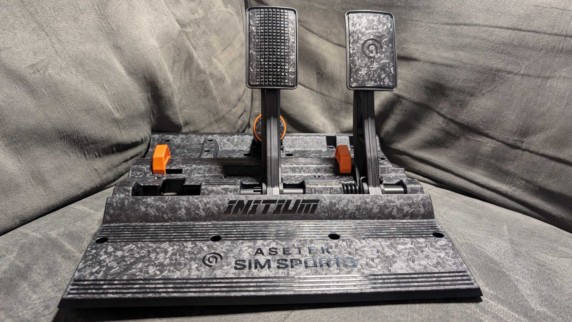 Asetek Initium Racing Bundle Review