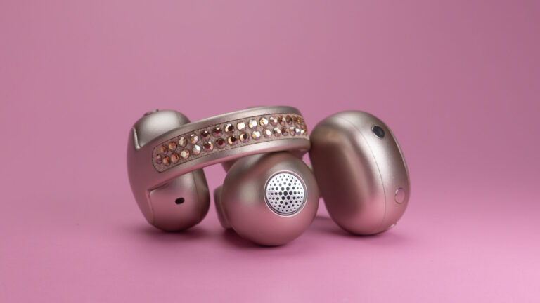 Moto Buds Loop Earbuds Review