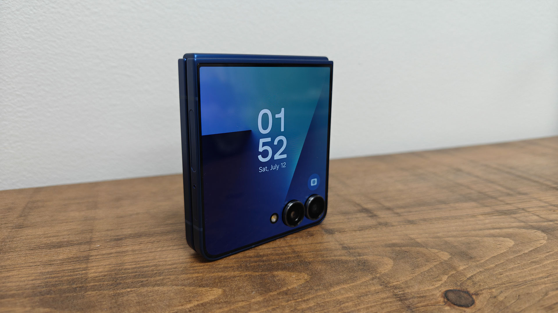 Samsung Galaxy Z Flip7 Smartphone Review