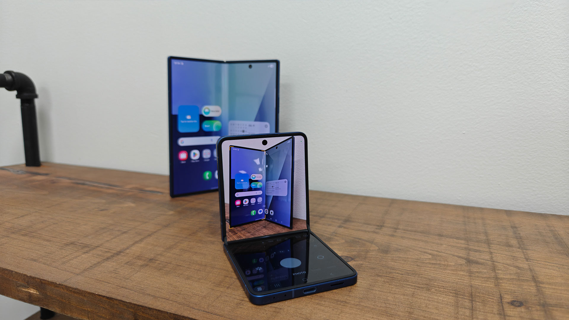 Samsung Galaxy Z Flip7 Smartphone Review