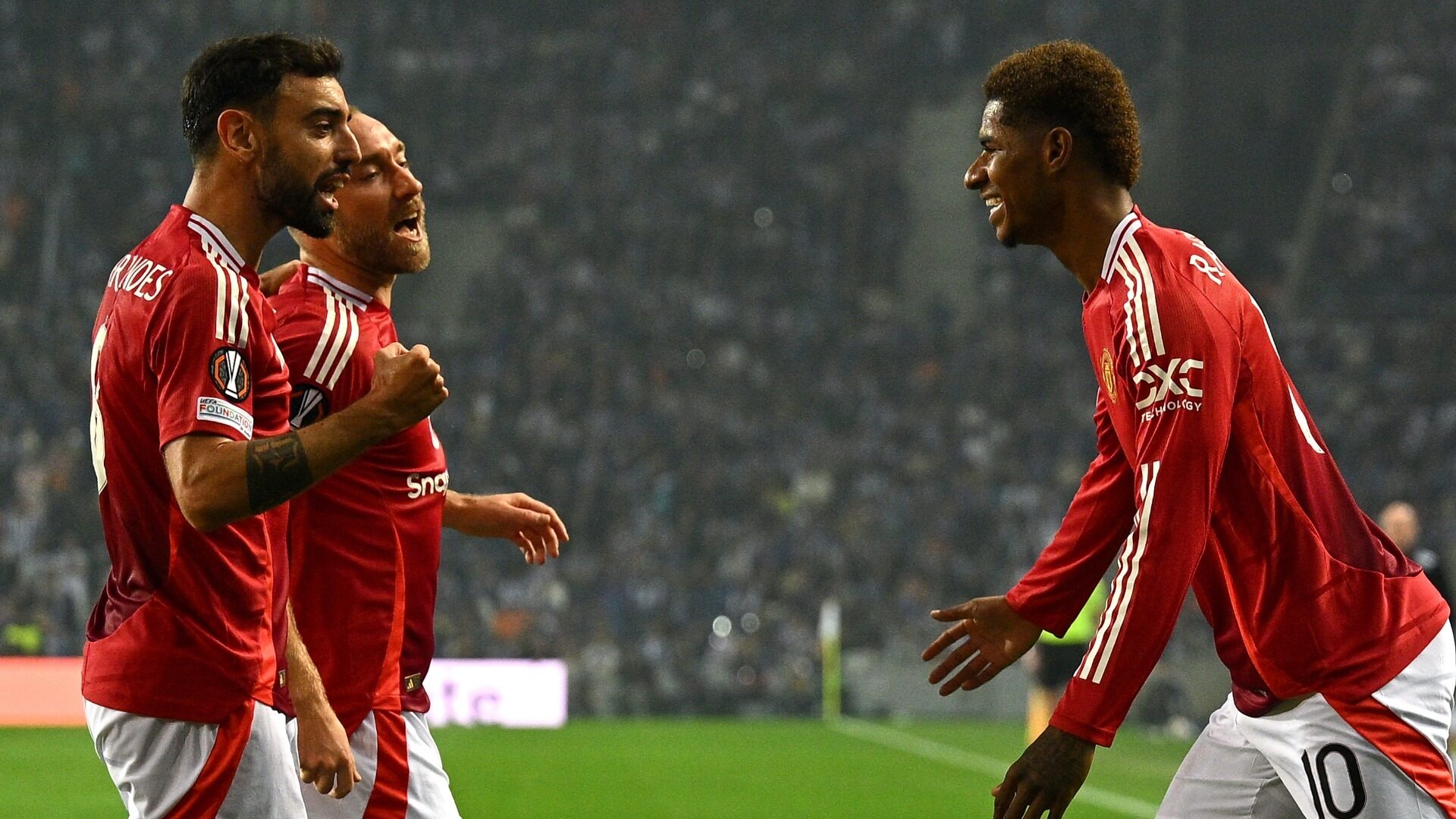 Why Digital Tech Resources Are Becoming Essential for Football Fans