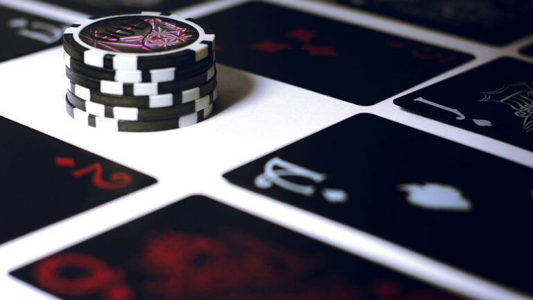 Why Online Card Games Are Looking to Video Games for Inspiration