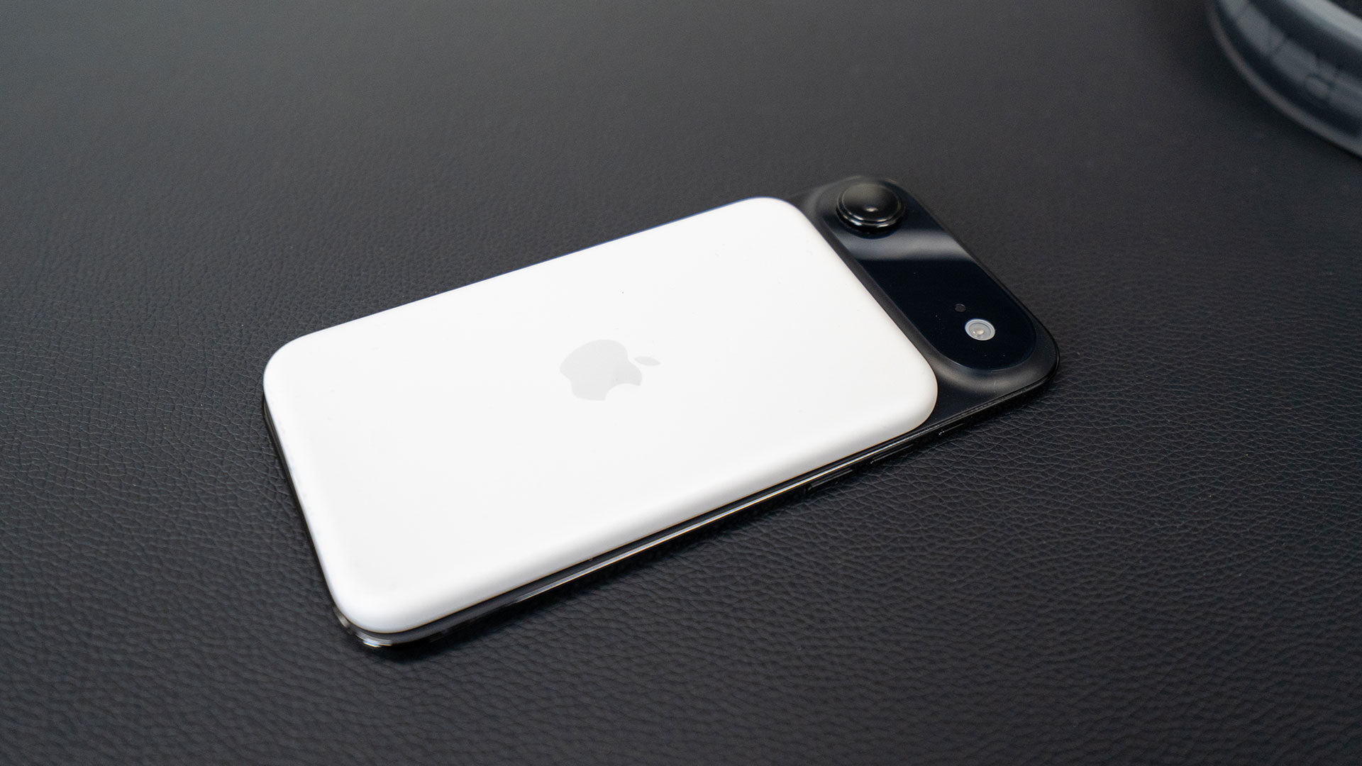 Apple iPhone Air 17 Smartphone Review