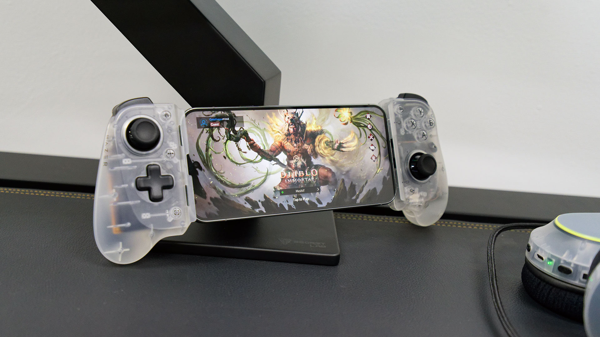 Razer’s Phantom White Line Puts a Clean, Futuristic Spin on Gaming Gear Razer’s Phantom White Line Puts a Clean, Futuristic Spin on Gaming Gear
