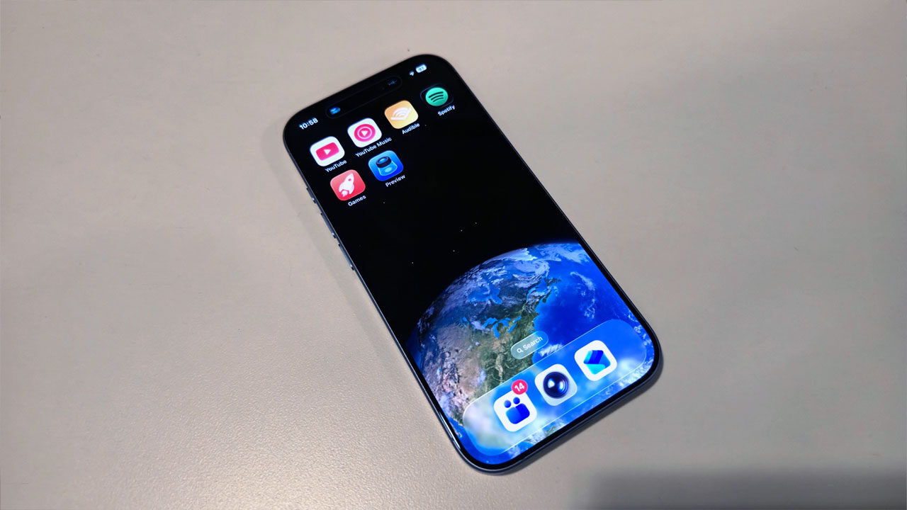 Apple iPhone 17 Smartphone Review