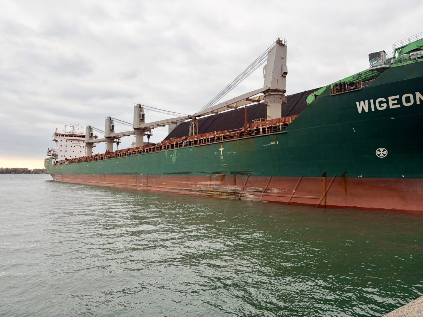 Apple iPhone 17 Smartphone Review