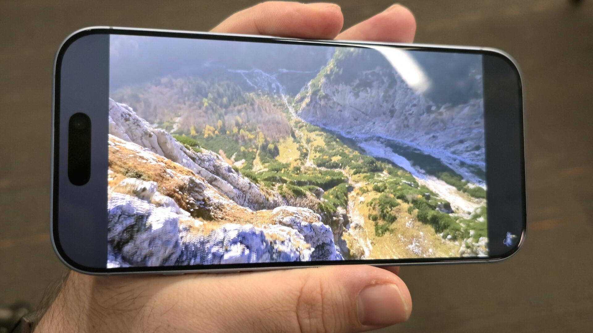 Apple iPhone 17 Smartphone Review