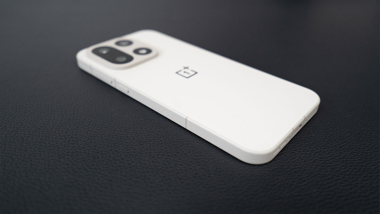 OnePlus 15 Smartphone Review
