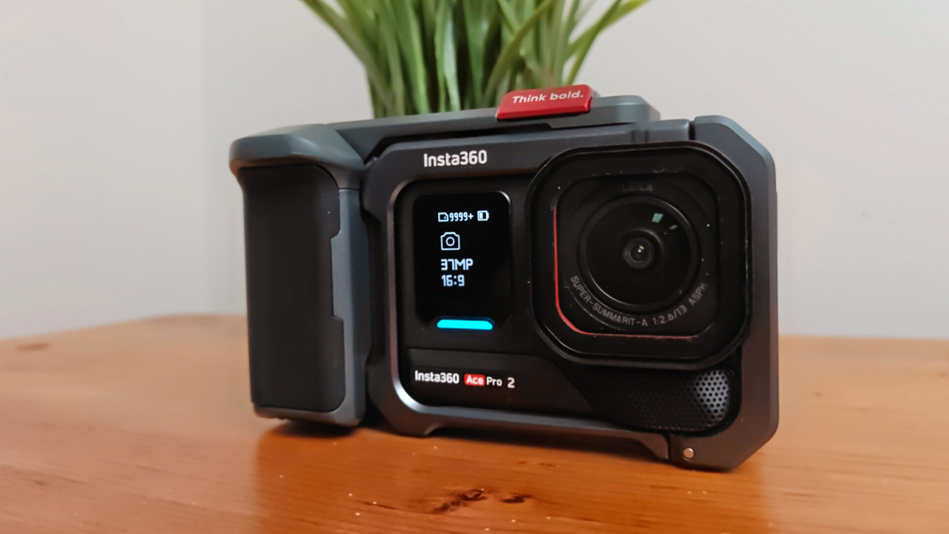 Insta360 Xplorer Grip Kit Review