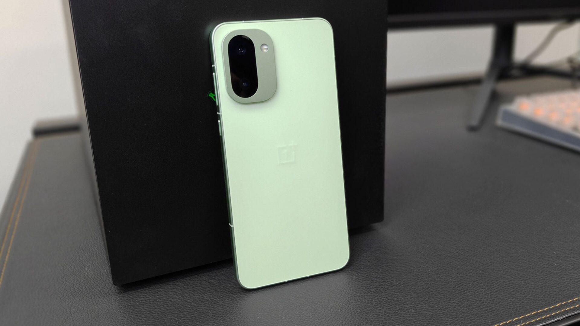 Oneplus 15R Smartphone Review