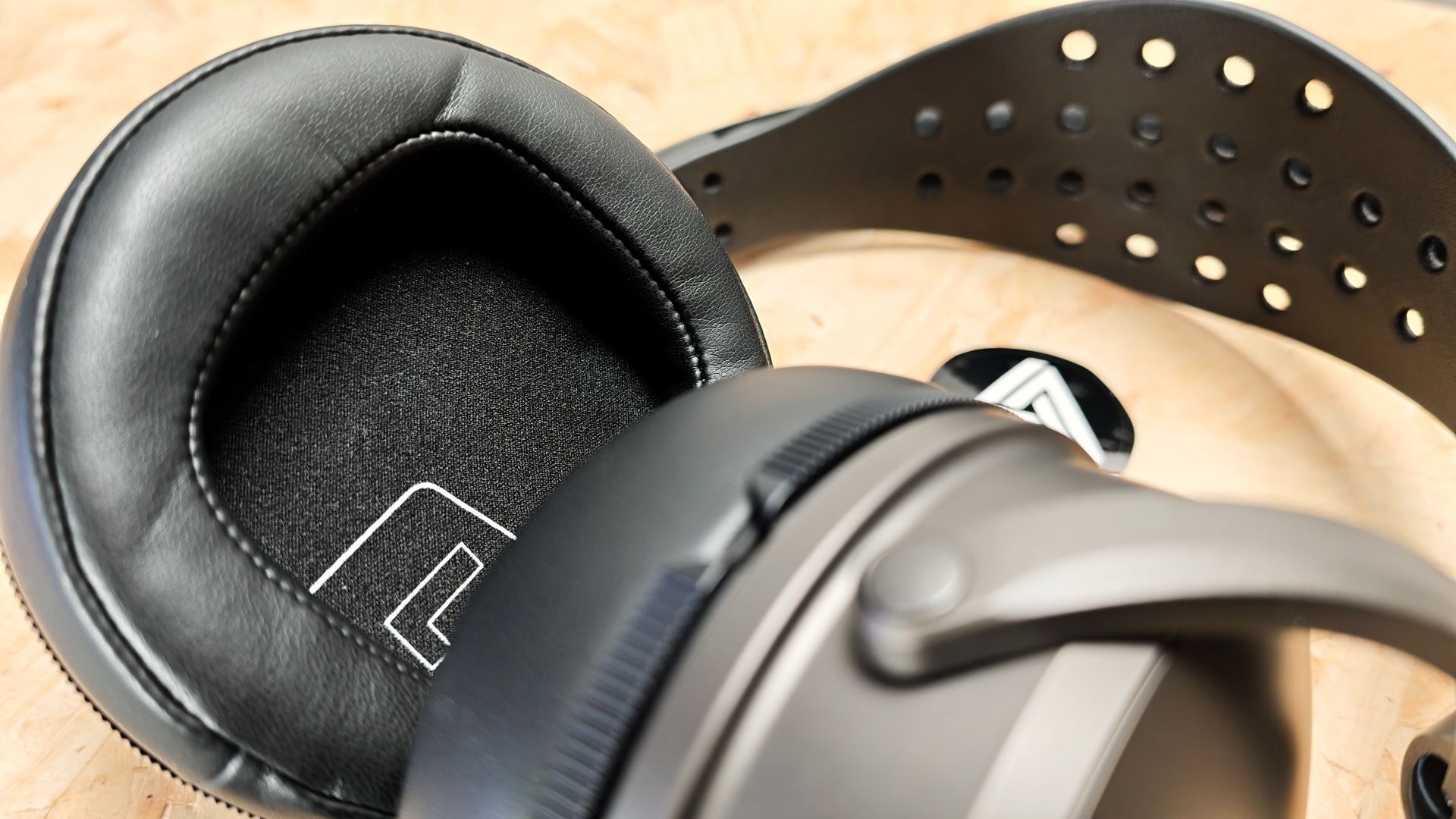 Audeze Maxwell 2 Wireless Gaming Headset Review