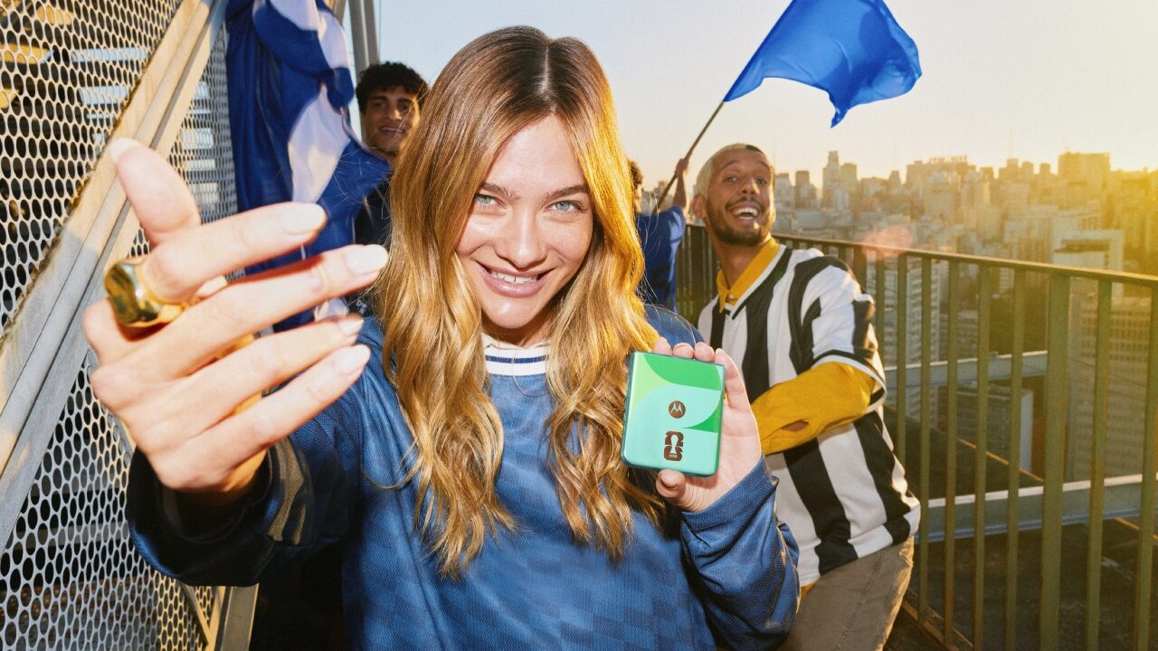 CES 2026: Motorola Reveals the new razr FIFA World Cup 26 Edition!