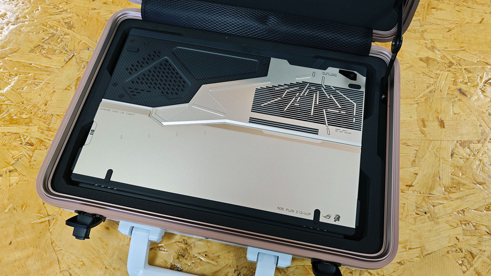 ASUS’ ROG Flow Z13-KJP Brings Kojima’s Sci-Fi Style to Gaming Hardware ASUS’ ROG Flow Z13-KJP Brings Kojima’s Sci-Fi Style to Gaming Hardware