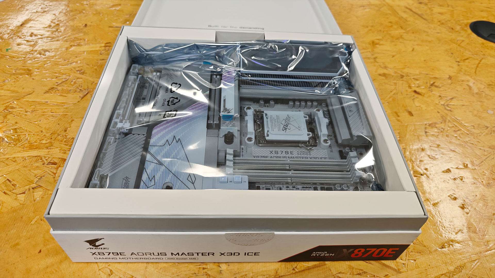 GIGABYTE X870E AORUS MASTER X3D ICE Motherboard Review Gigabyte X870E AORUS MASTER X3D ICE Motherboard Review