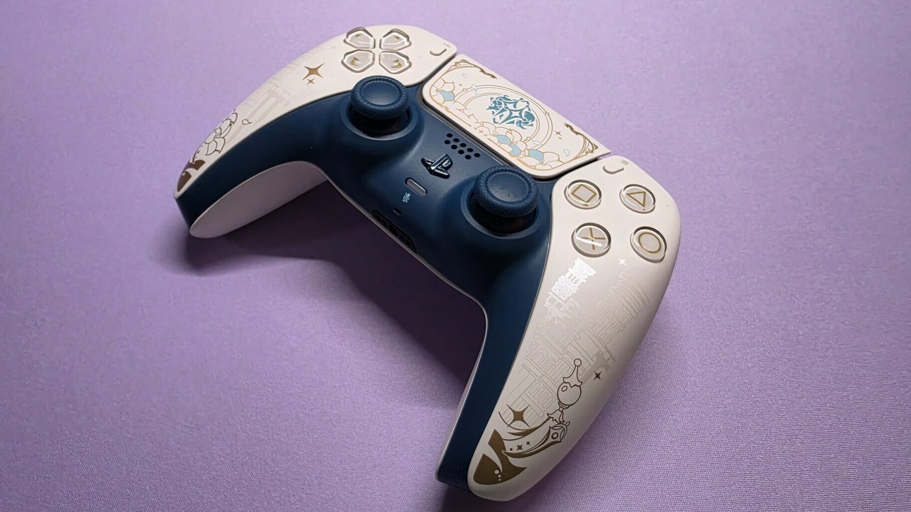Limited Edition Genshin Impact Duelsense Controller Looks Beautiful