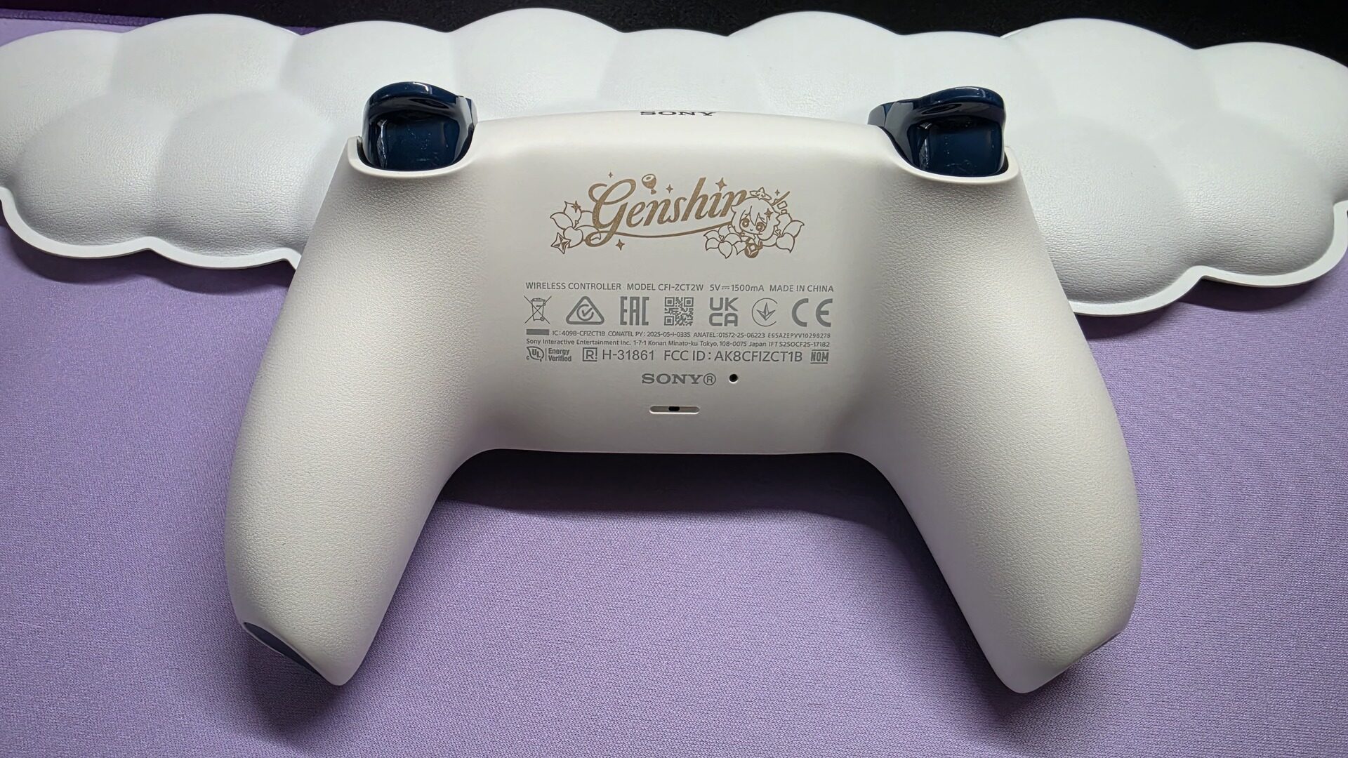 Limited Edition Genshin Impact Duelsense Controller Looks Beautiful