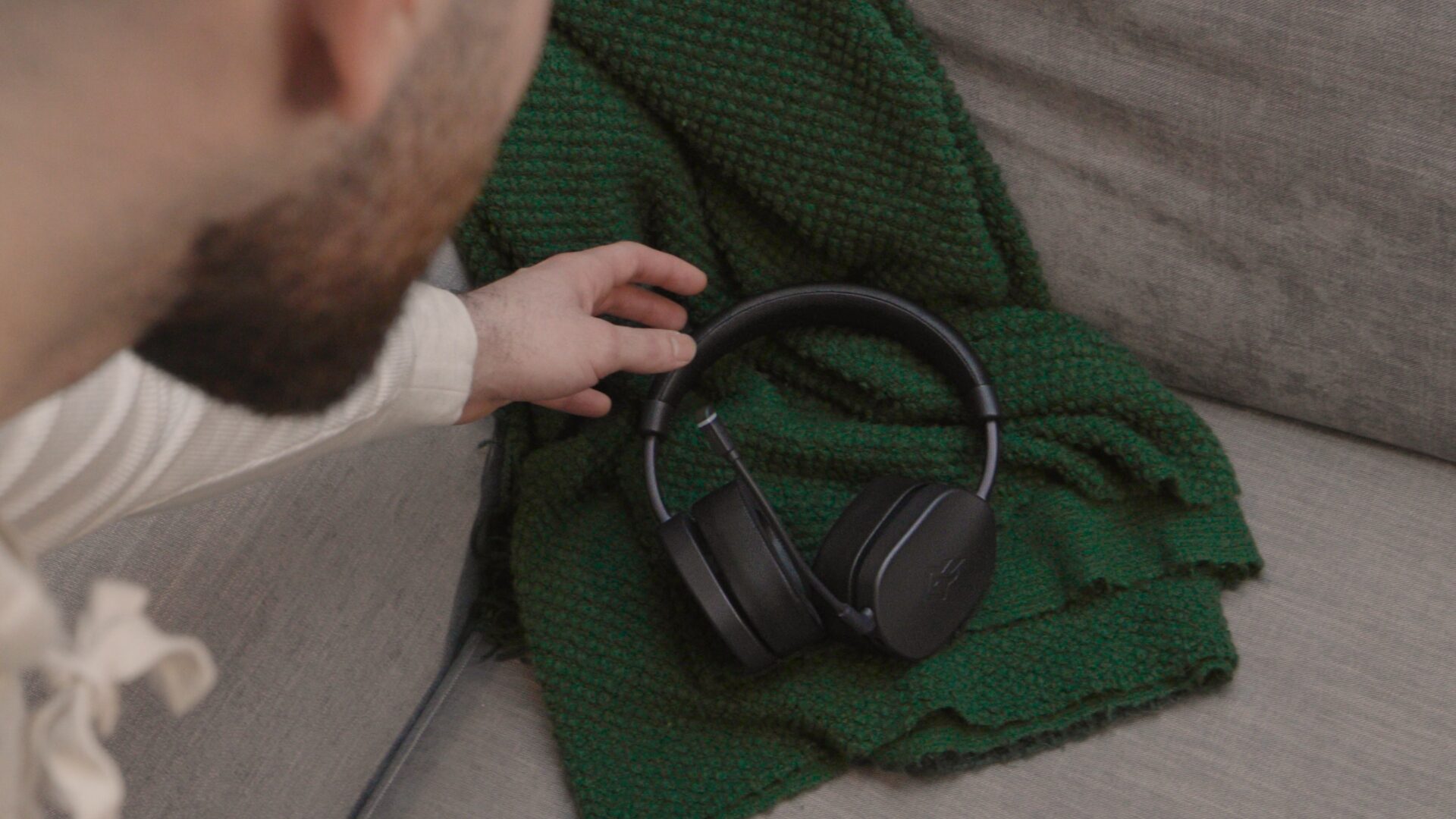 Beacn Creates A Voice-First Headset, Releasing Spring 2026 Beacn Creates A Voice-First Headset, Releasing Spring 2026 2