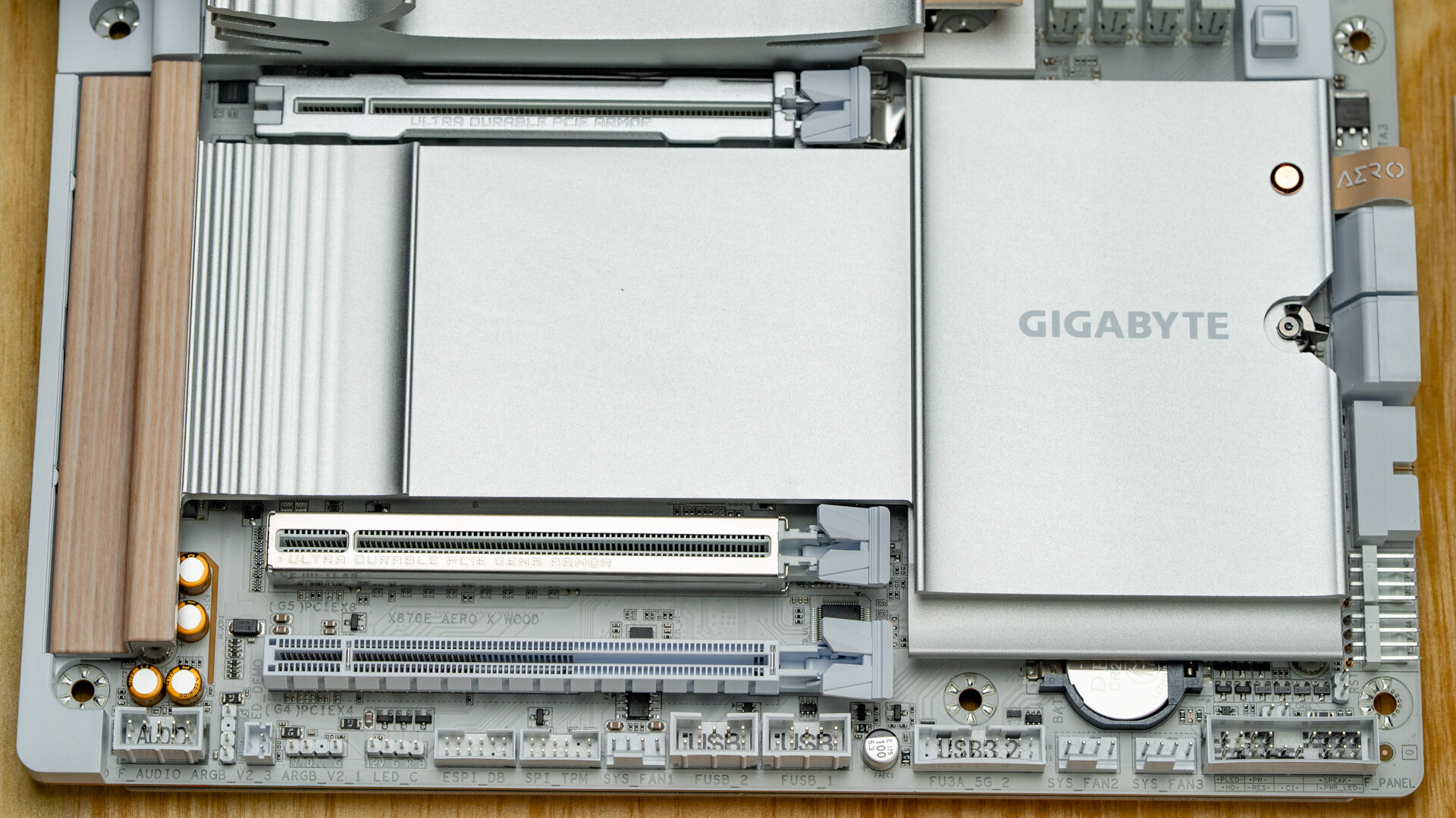 Gigabyte X870E Aero X3D Wood Motherboard Reivew