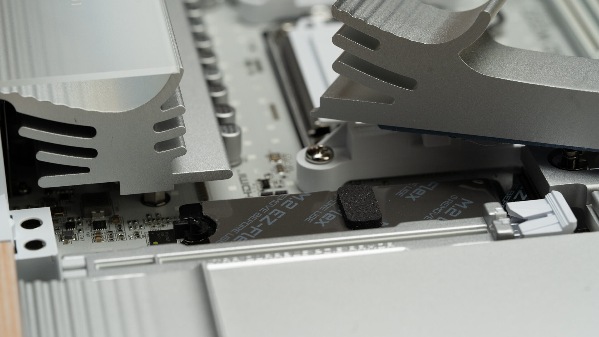 Gigabyte X870E Aero X3D Wood Motherboard Reivew