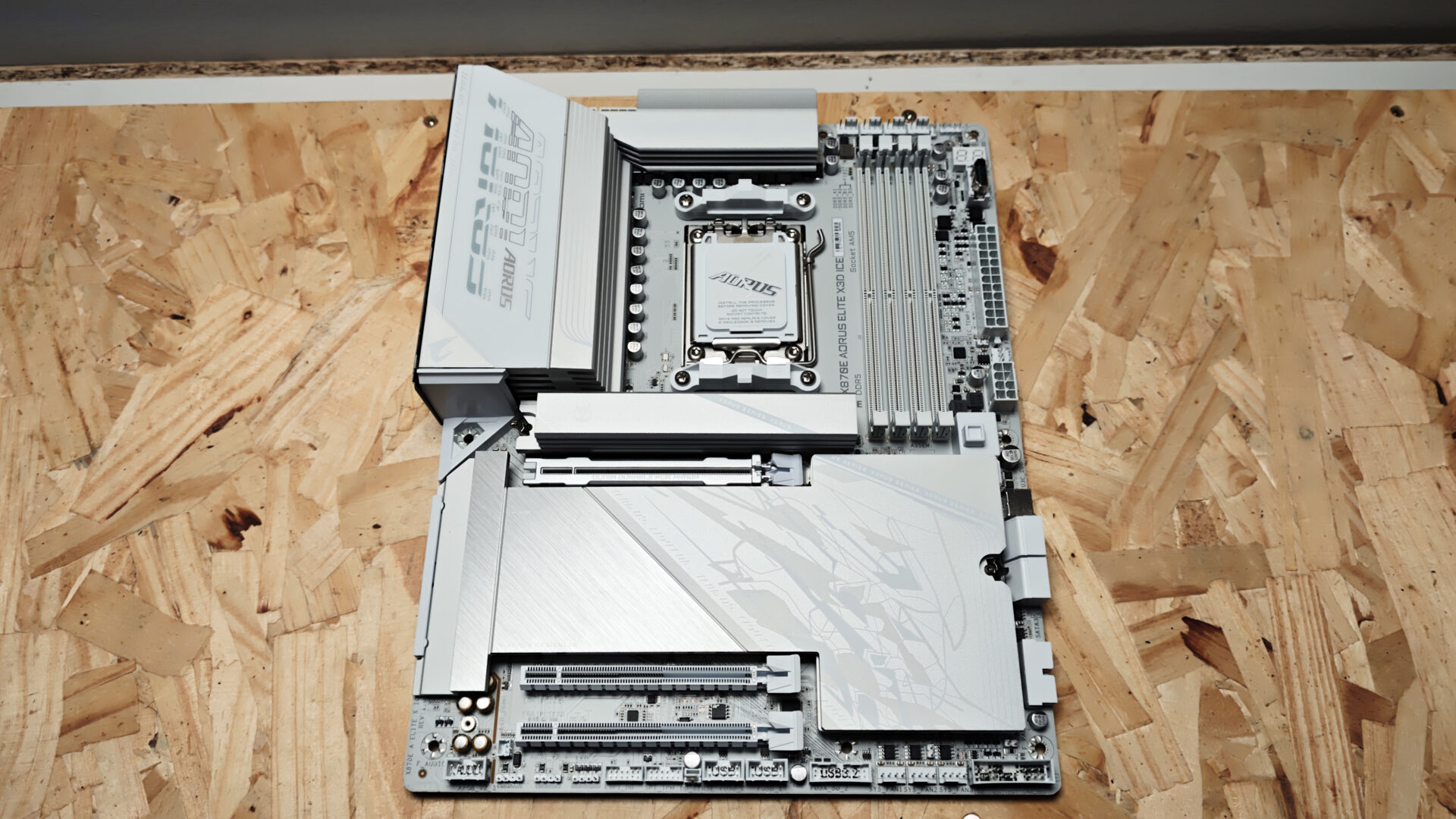 GIGABYTE X870E AROUS Elite X3D Ice Motherboard Review