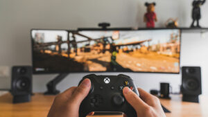 The Multi-Tab Meta: Why Modern Gamers are Mastering the Art of the "Second Screen"