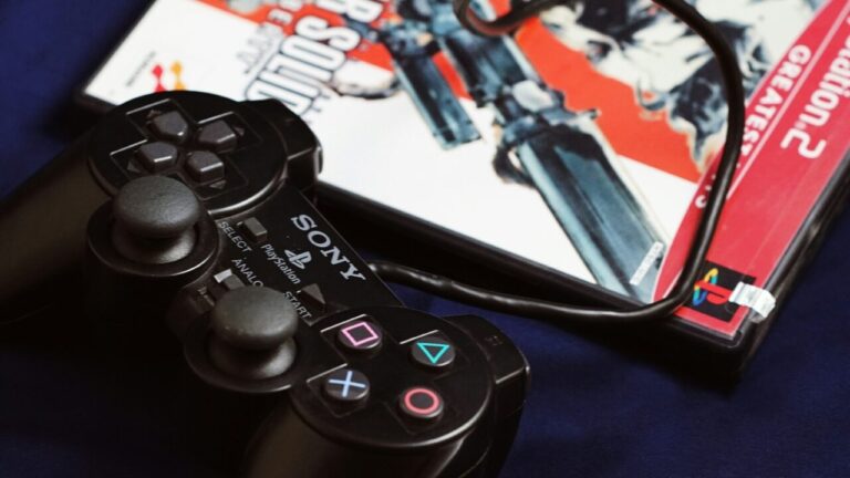 Why Gamers Are the New Comics Collectors: A Practical Guide to Building a Gaming Memorabilia Collection