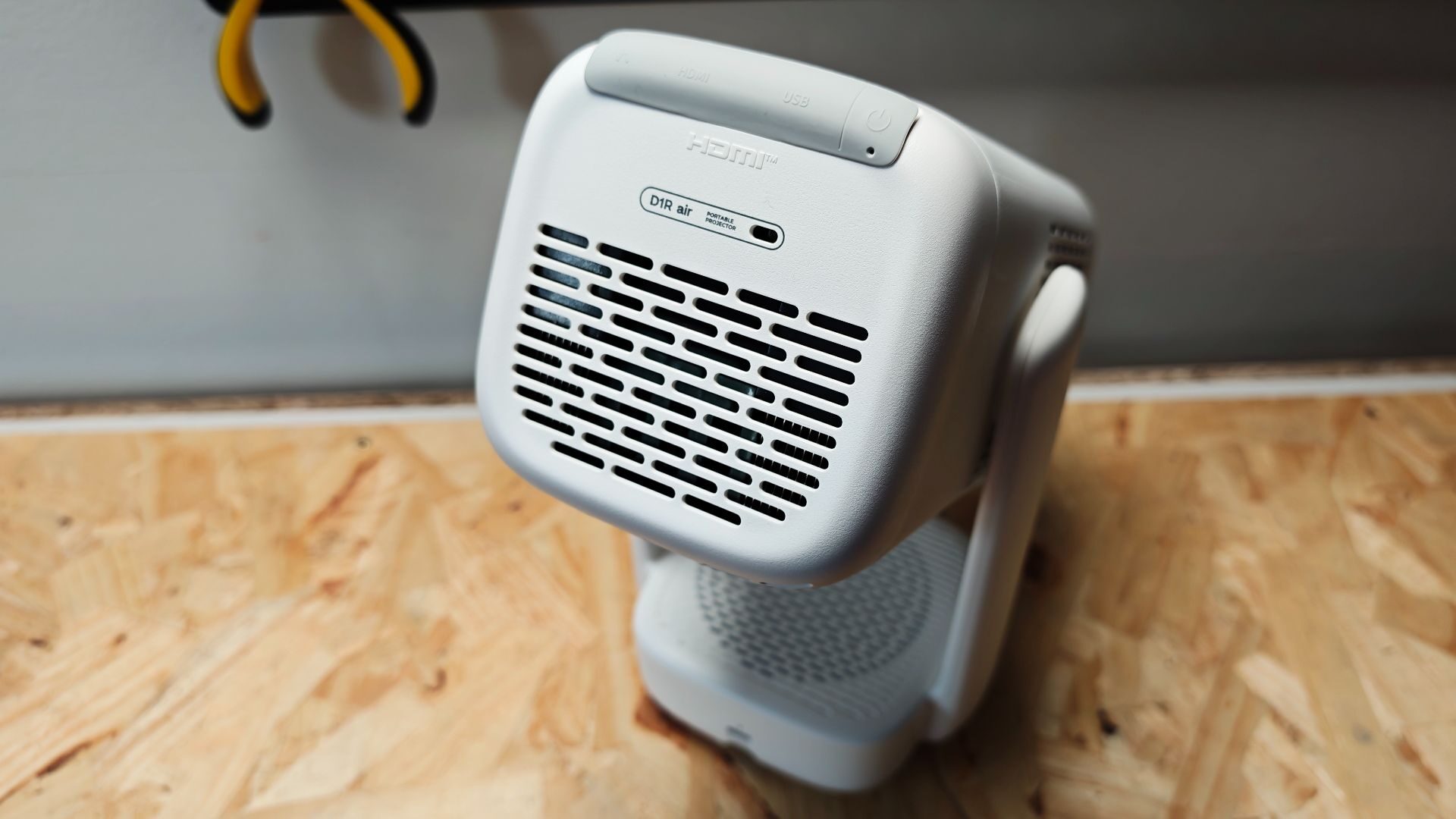 Aurzen D1R Air Roku Tv Smart Projector Review Aurzen D1R Air Roku Tv Smart Projector Review