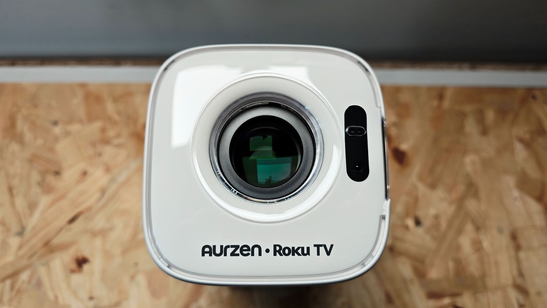 Aurzen D1R Air Roku Tv Smart Projector Review Aurzen D1R Air Roku Tv Smart Projector Review