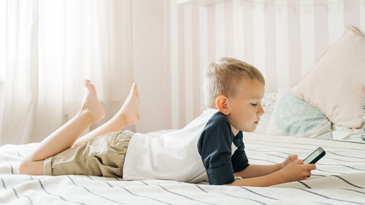 Active Vs. Passive Screen Time: What Actually Helps A Kid'S Brain Grow Active Vs. Passive Screen Time: What Actually Helps A Kid’s Brain Grow