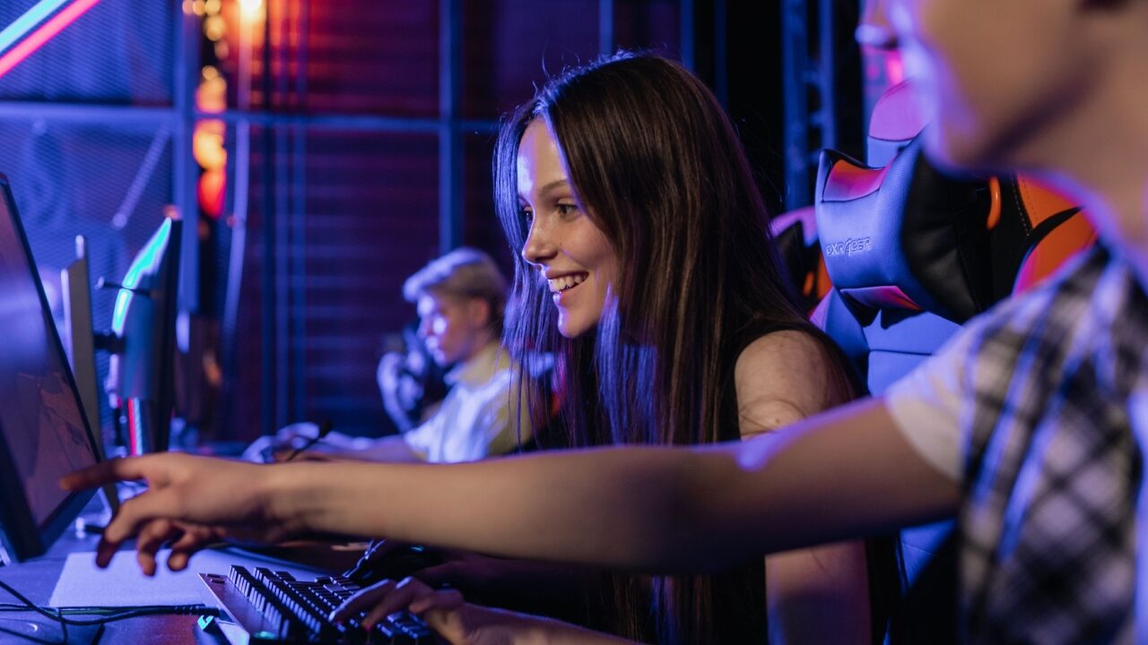 How the Online Gaming Industry is Bringing Together Advanced Technology, Animation, Themes and Audio Software for More Immersive Experiences