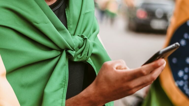 How to Turn Your Phone into a Live Football Command Center 