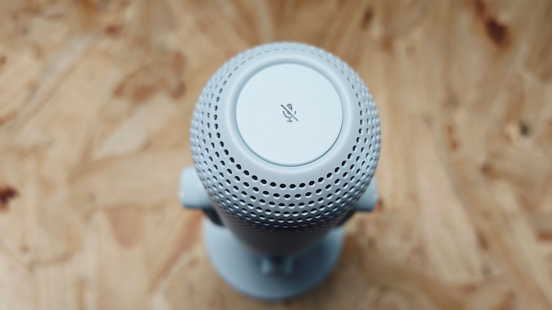 Razer Seiren V3 Chroma Microphone Review