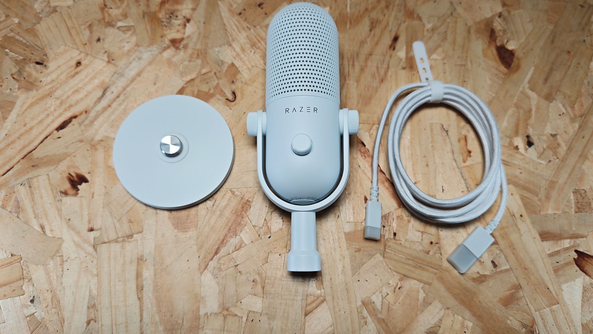 Razer Seiren V3 Chroma Microphone Review
