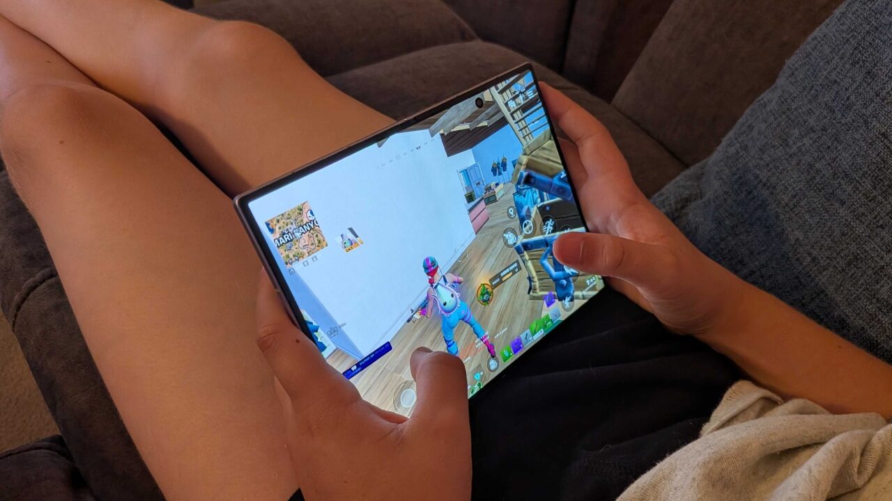 Samsung Galaxy Z Fold8 Smartphone Review