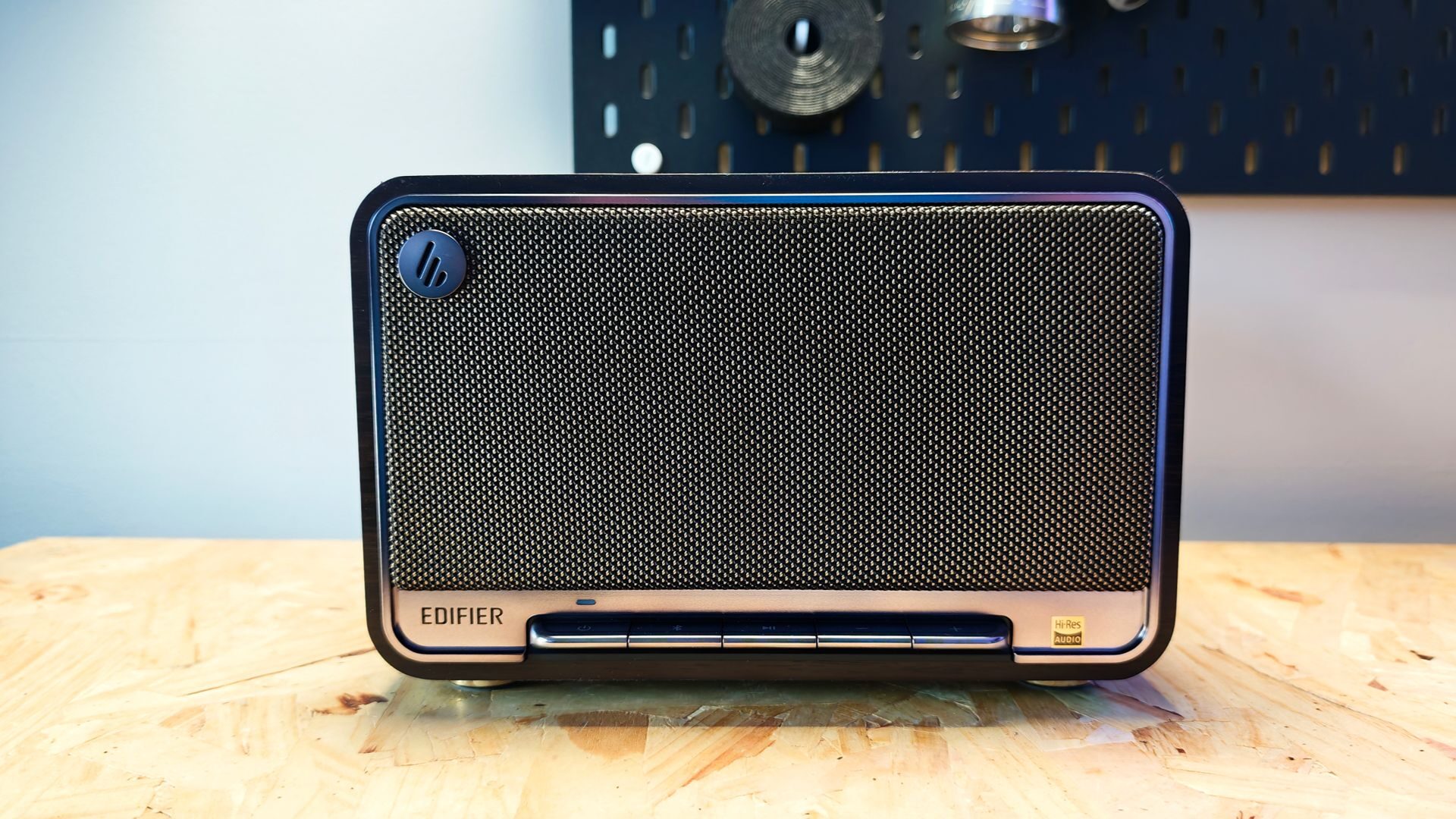 D32 EDIFIER D32 Tabletop Speaker Review